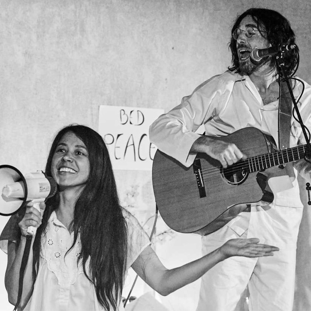 Yoko & John chambre 1742 // Théâtre en Pierres Dorées